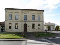 salle des mariages, Mairie Lalande de Pomerol (parking)